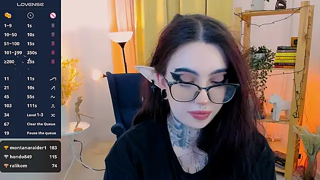 Snapshot of Dixi_Pixi_ chatting on 02/08/25, 11:44 Dixi Pixi online show from 02/08/25, 11:44