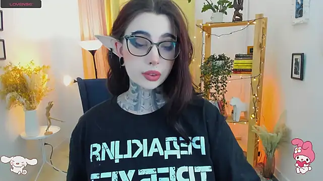 Snapshot of Dixi_Pixi_ chatting on 02/08/25, 05:40 Dixi Pixi online show from 02/08/25, 05:40