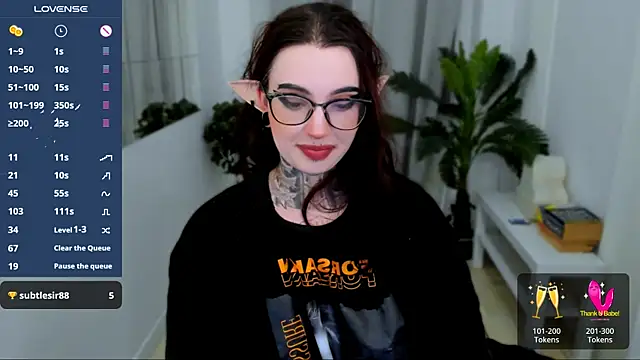 Snapshot of Dixi_Pixi_ chatting on 02/06/25, 01:43 Dixi Pixi online show from 02/06/25, 01:43