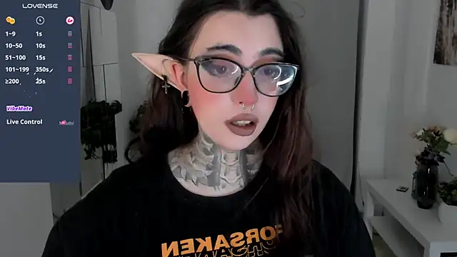 Snapshot of Dixi_Pixi_ chatting on 10/18/25, 05:42 Dixi Pixi online show from 10/18/25, 05:42