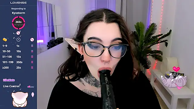 Snapshot of Dixi_Pixi_ chatting on 03/13/25, 12:13 Dixi Pixi online show from 03/13/25, 12:13