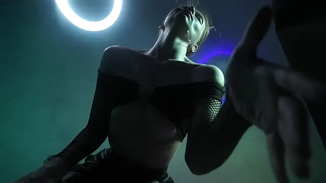 ginger hugs online show from 03/11/25, 01:16