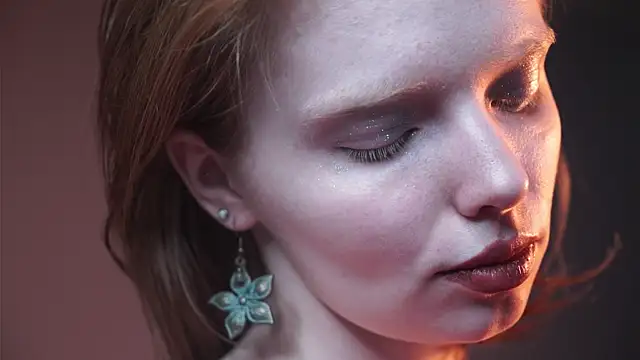 ginger hugs online show from 11/17/25, 10:14