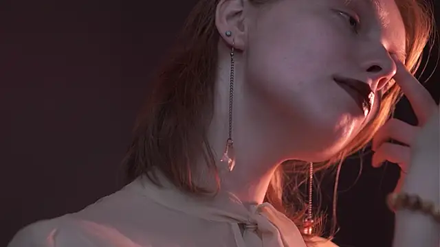 ginger hugs online show from 10/27/25, 10:11