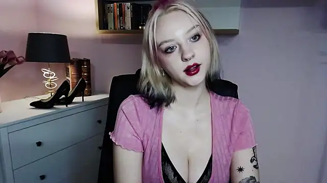 Snapshot of MadelineLust chatting on 12/05/24, 06:49 MadelineLust online show from 12/05/24, 06:49