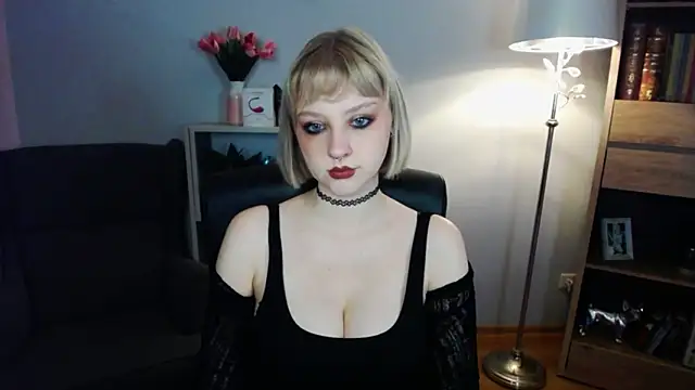 Snapshot of MadelineLust chatting on 09/28/25, 01:29 MadelineLust online show from 09/28/25, 01:29