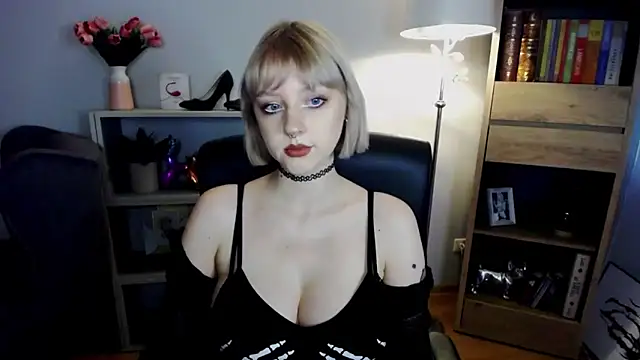 Snapshot of MadelineLust chatting on 09/14/25, 01:33 MadelineLust online show from 09/14/25, 01:33
