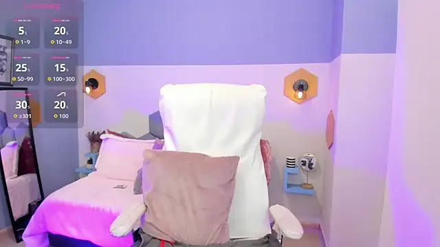 Snapshot of Chloe_fischer_ chatting on 11/13/25, 04:00 Chloe fischer online show from 11/13/25, 04:00