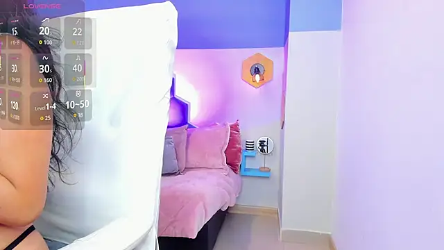 Snapshot of Chloe_fischer_ chatting on 09/17/25, 02:08 Chloe fischer online show from 09/17/25, 02:08