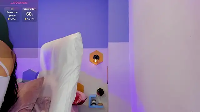 Chloe fischer  online show from 03/22/26, 03:24