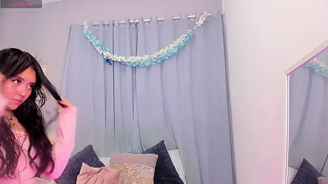 Chloe fischer  online show from 04/15/26, 05:17