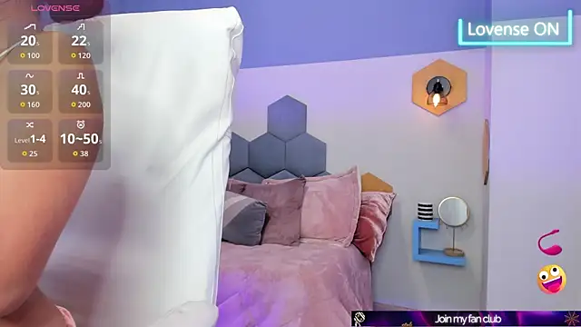 Snapshot of Chloe_fischer_ chatting on 10/21/25, 03:22 Chloe fischer online show from 10/21/25, 03:22