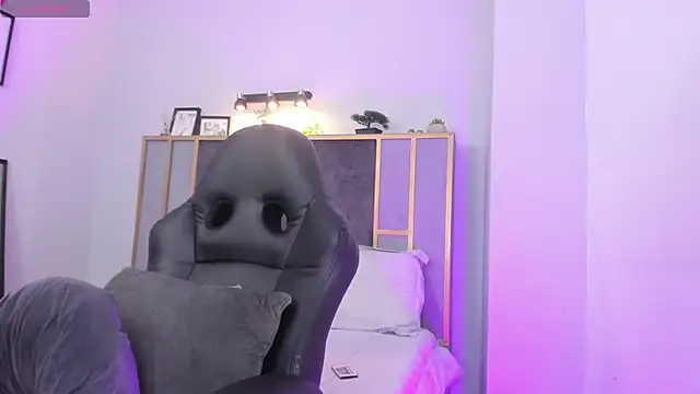 Chloe fischer  online show from 03/12/26, 02:43