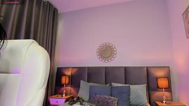 Chloe fischer  online show from 07/07/26, 06:33