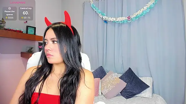 Chloe fischer  online show from 04/30/26, 03:30