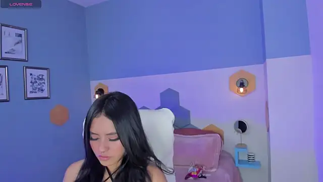 Chloe fischer  online show from 04/14/26, 03:06