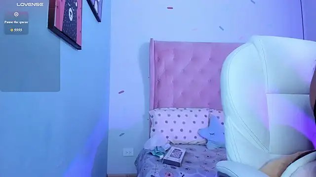 Chloe fischer  online show from 07/23/26, 10:06