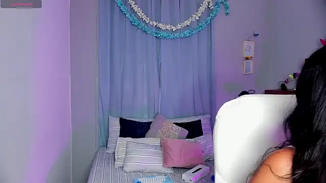 Chloe fischer  online show from 07/08/26, 04:18
