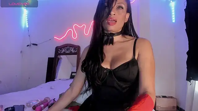 Snapshot of latinaStepmom chatting on 07/17/26, 10:07 latinaStepmom online show from 07/17/26, 10:07