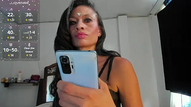 latinaStepmom online show from 11/03/25, 08:34