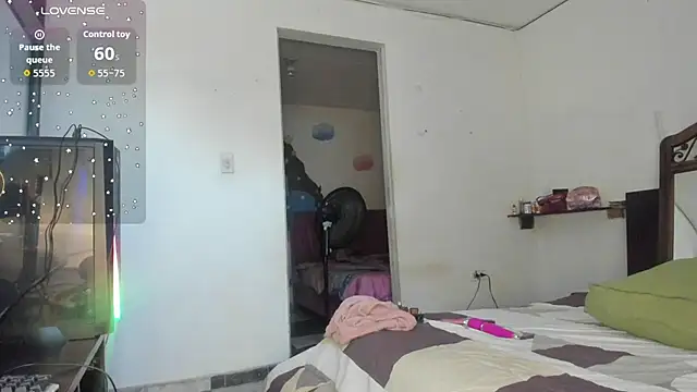 latinaStepmom online show from 10/12/25, 02:07