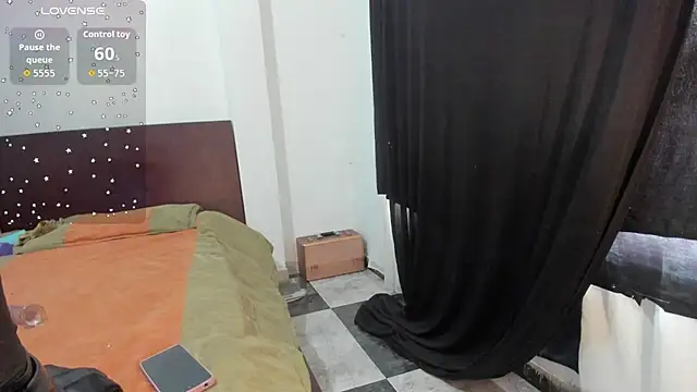 latinaStepmom online show from 12/22/25, 09:48