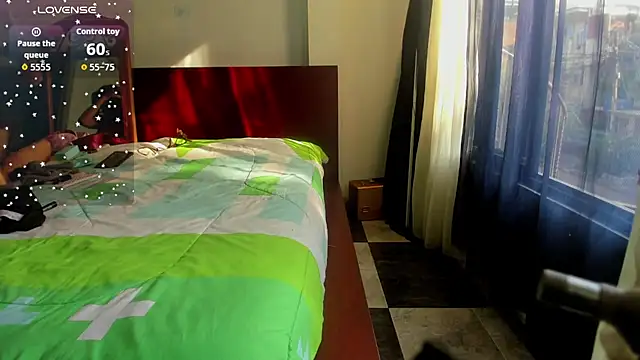 latinaStepmom online show from 10/29/25, 08:41