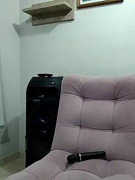 LisbethMoore  online show from 11/26/25, 10:04