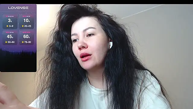Snapshot of AlexaCruze chatting on 10/14/25, 06:52 AlexaCruze online show from 10/14/25, 06:52