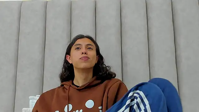 FreyaMoller online show from 10/27/25, 07:15