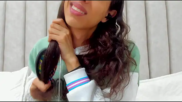 FreyaMoller online show from 12/18/25, 01:59