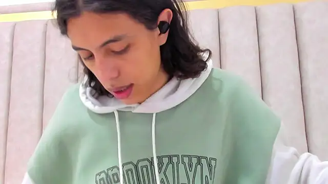 FreyaMoller online show from 03/31/26, 07:16