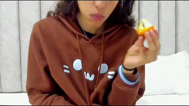 FreyaMoller online show from 12/02/25, 01:35