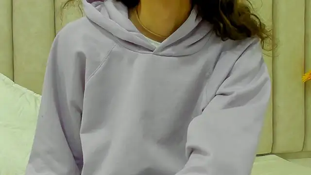 FreyaMoller online show from 10/13/25, 07:48