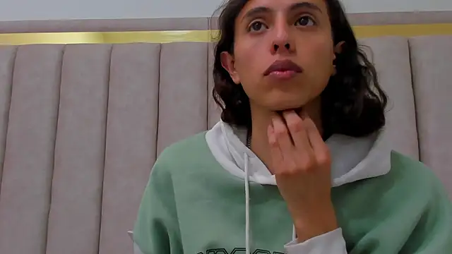 FreyaMoller online show from 10/24/25, 06:29