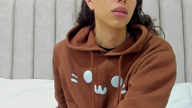 FreyaMoller online show from 10/28/25, 07:13