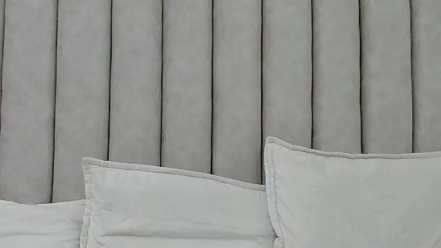 FreyaMoller online show from 10/21/25, 07:24