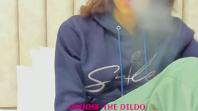 FreyaMoller online show from 11/01/25, 06:24