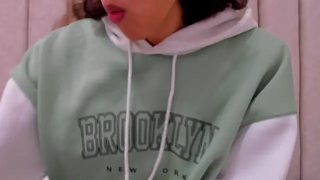 FreyaMoller online show from 10/23/25, 06:50