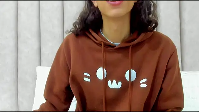 FreyaMoller online show from 12/03/25, 01:54