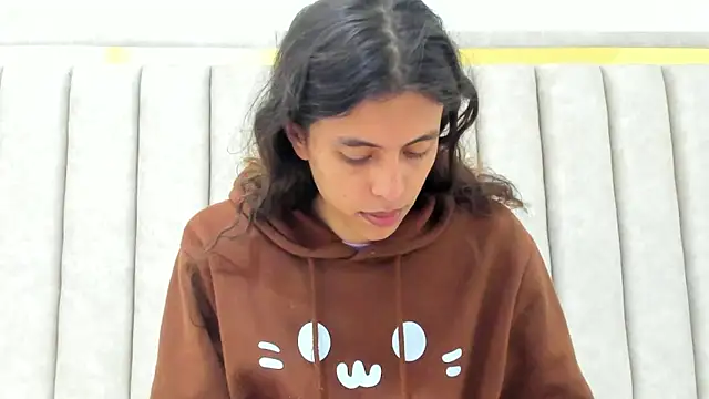 FreyaMoller online show from 04/08/26, 07:15