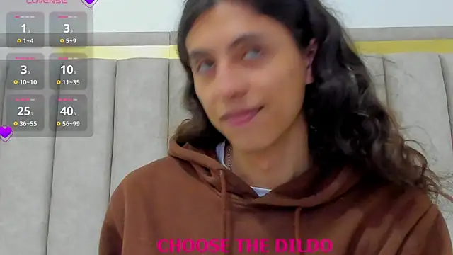 FreyaMoller online show from 11/18/25, 07:17