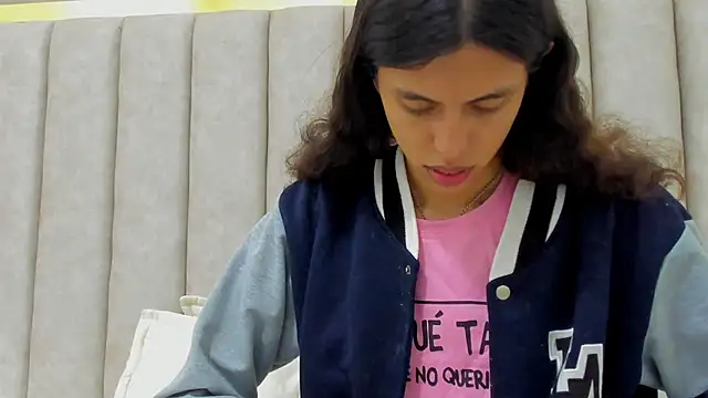 FreyaMoller online show from 10/20/25, 07:47