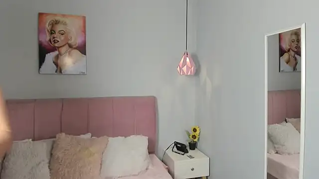 Snapshot of sophie_alice_ chatting on 10/01/25, 12:42 sophie alice online show from 10/01/25, 12:42