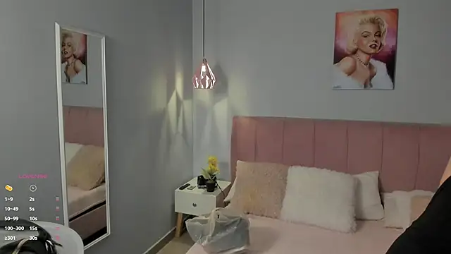 sophie alice  online show from 10/28/25, 12:26