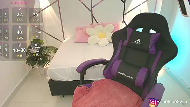 penelope22x  online show from 10/28/25, 12:44