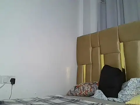 Snapshot of naughty_ebony-queen chatting on 06/19/26, 08:58 naughty ebony-queen online show from 06/19/26, 08:58