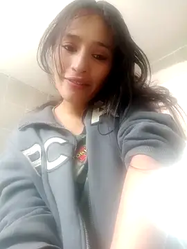 Snapshot of Hanha00 chatting on 12/18/25, 06:45 Hanha00 online show from 12/18/25, 06:45