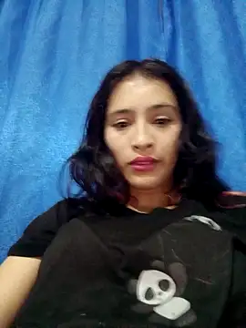 Snapshot of Hanha00 chatting on 10/15/25, 02:43 Hanha00 online show from 10/15/25, 02:43