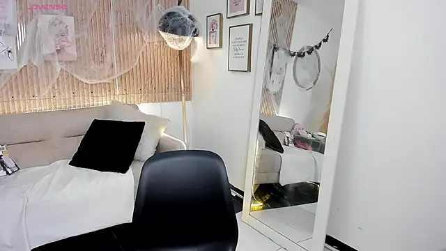 RACHEL EV online show from 10/12/25, 07:21